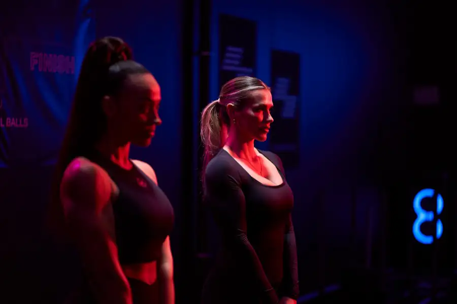 Athletinnen trainieren gemeinsam bei einem Race-Simulation Event